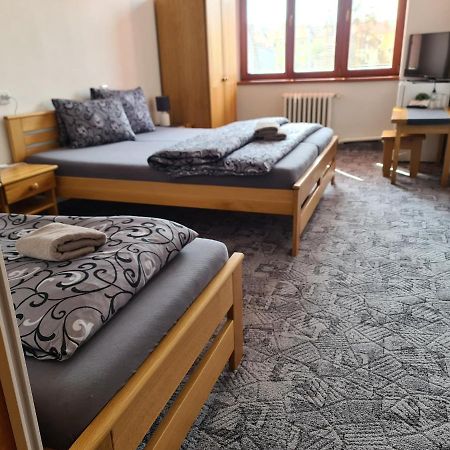 Hotel Koruna Rožnov pod Radhoštěm Esterno foto