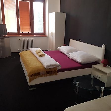Hotel Koruna Rožnov pod Radhoštěm Esterno foto