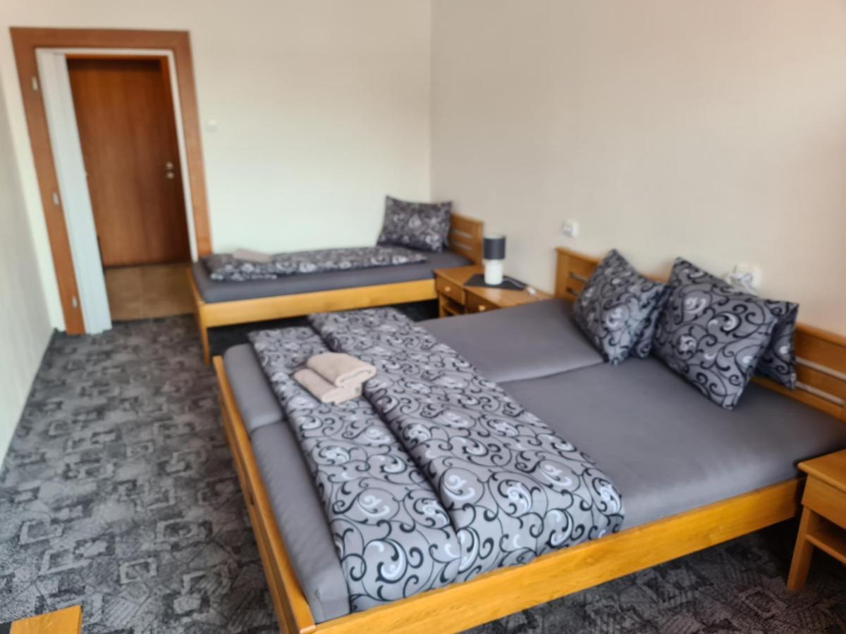 Hotel Koruna Rožnov pod Radhoštěm Esterno foto
