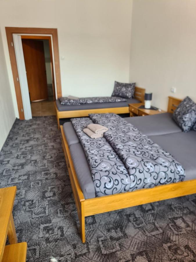 Hotel Koruna Rožnov pod Radhoštěm Esterno foto
