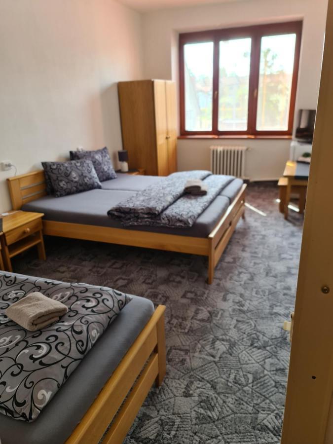 Hotel Koruna Rožnov pod Radhoštěm Esterno foto
