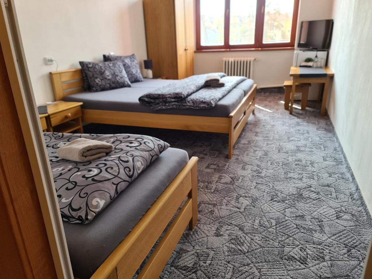 Hotel Koruna Rožnov pod Radhoštěm Esterno foto