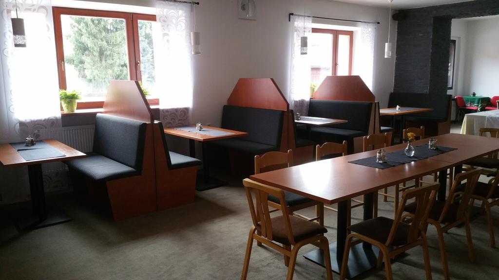 Hotel Koruna Rožnov pod Radhoštěm Esterno foto