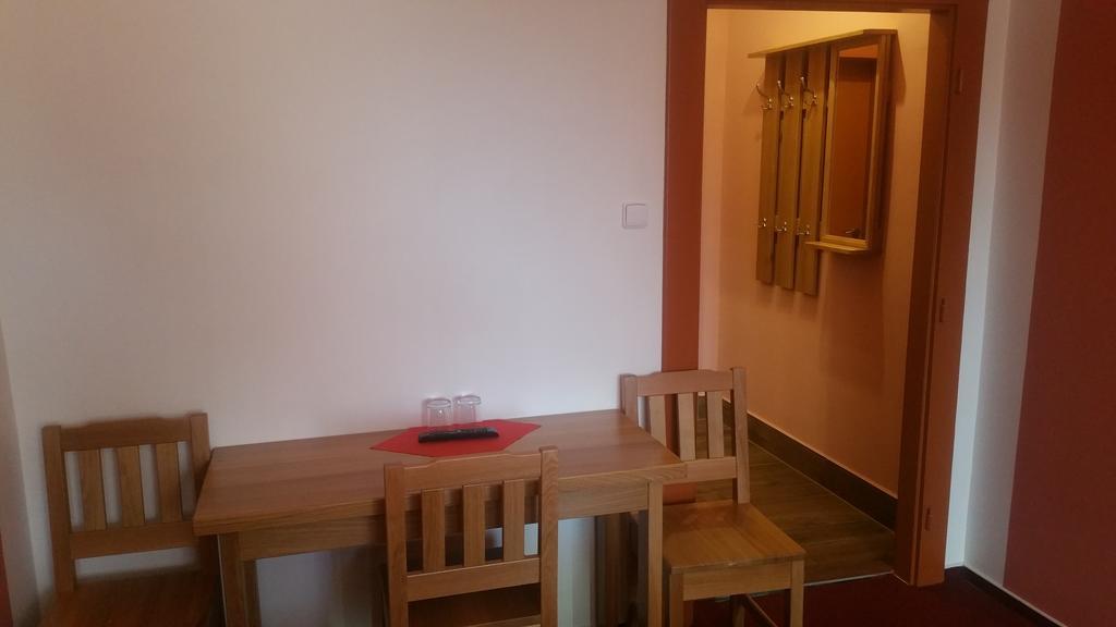 Hotel Koruna Rožnov pod Radhoštěm Esterno foto