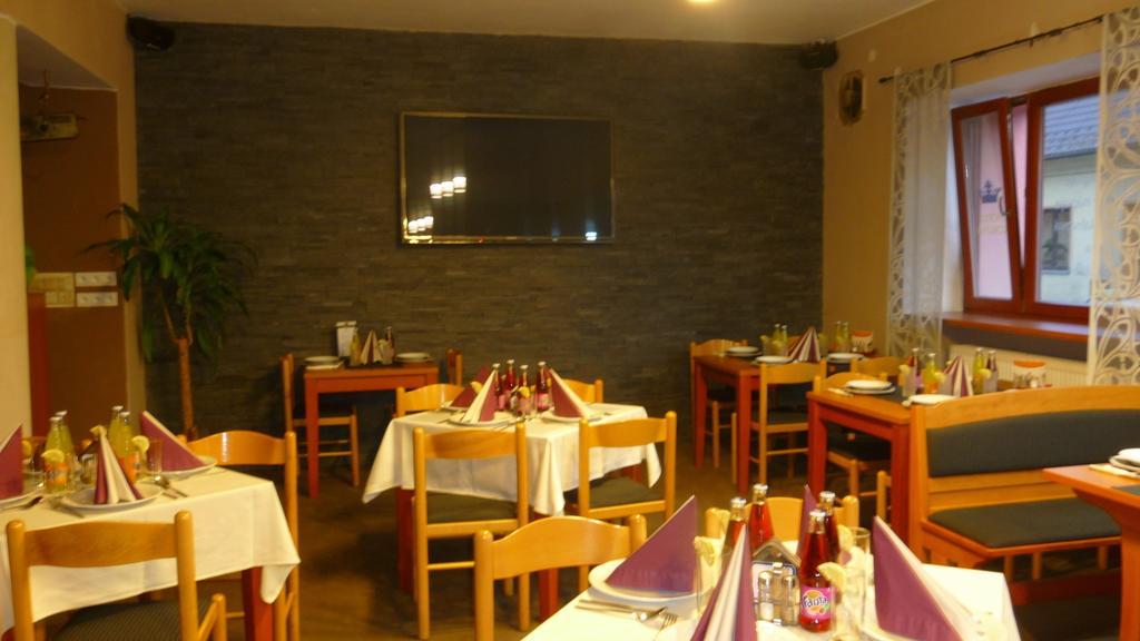 Hotel Koruna Rožnov pod Radhoštěm Esterno foto