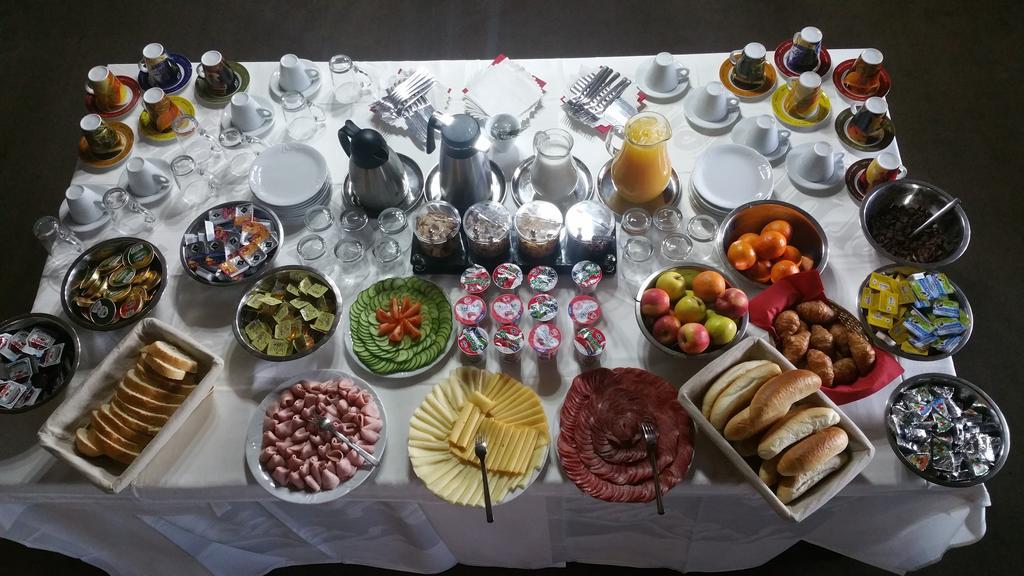 Hotel Koruna Rožnov pod Radhoštěm Esterno foto