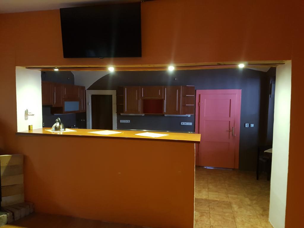 Hotel Koruna Rožnov pod Radhoštěm Esterno foto