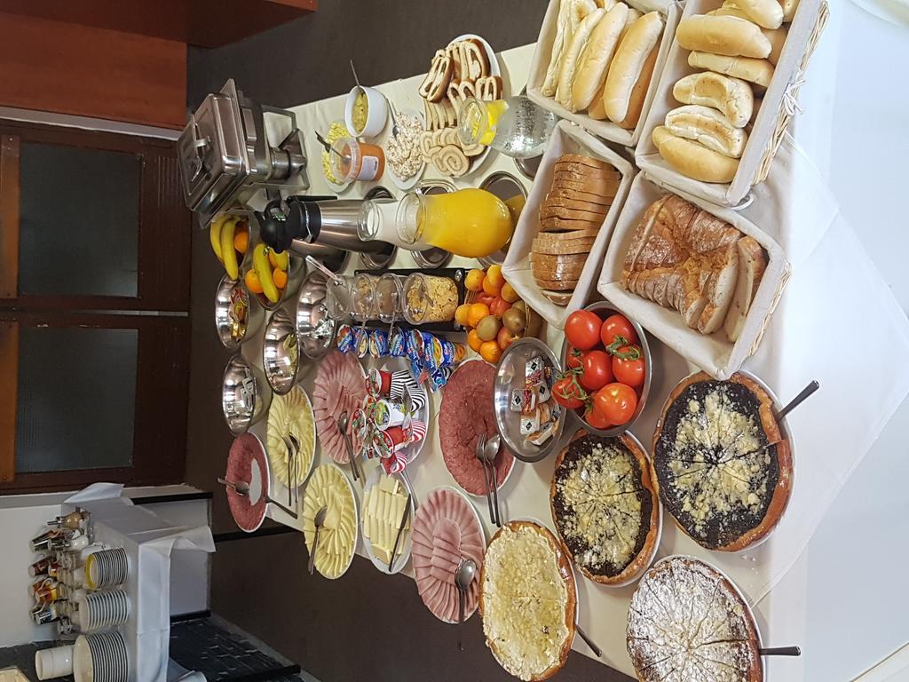Hotel Koruna Rožnov pod Radhoštěm Esterno foto