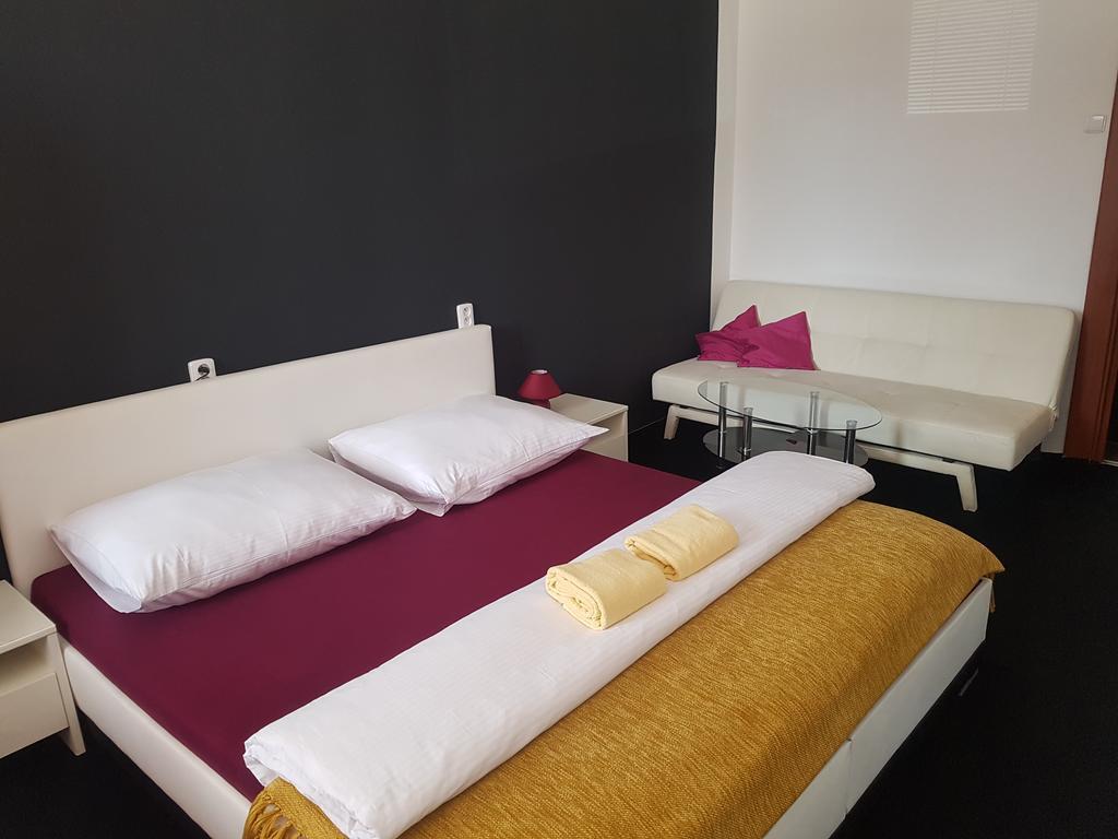 Hotel Koruna Rožnov pod Radhoštěm Esterno foto