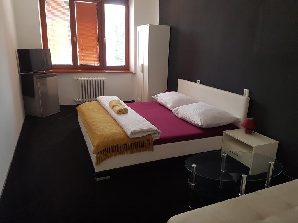 Hotel Koruna Rožnov pod Radhoštěm Esterno foto