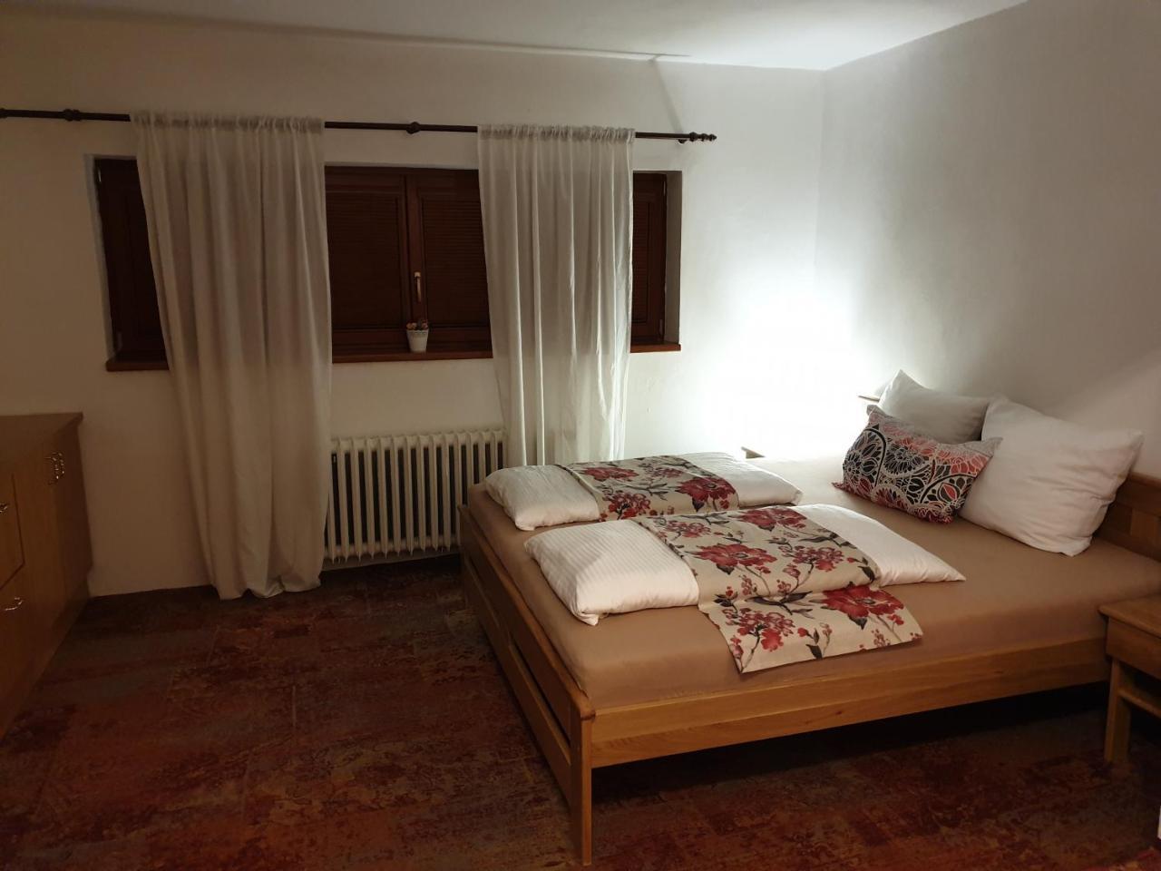 Hotel Koruna Rožnov pod Radhoštěm Esterno foto