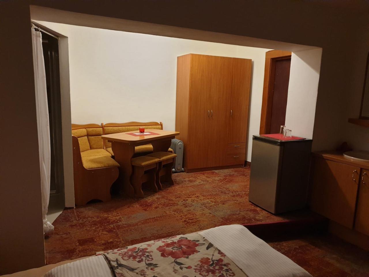 Hotel Koruna Rožnov pod Radhoštěm Esterno foto
