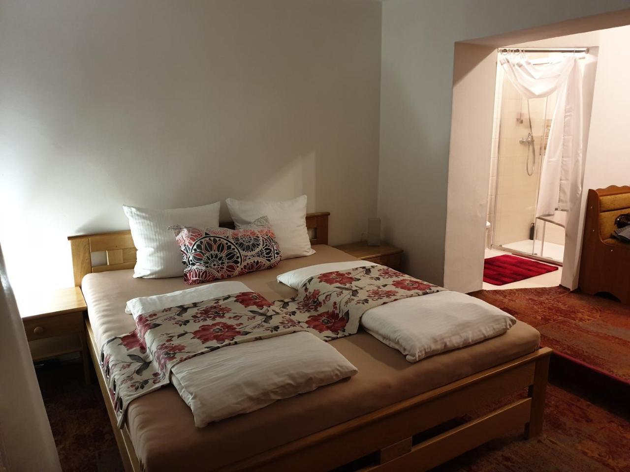 Hotel Koruna Rožnov pod Radhoštěm Esterno foto