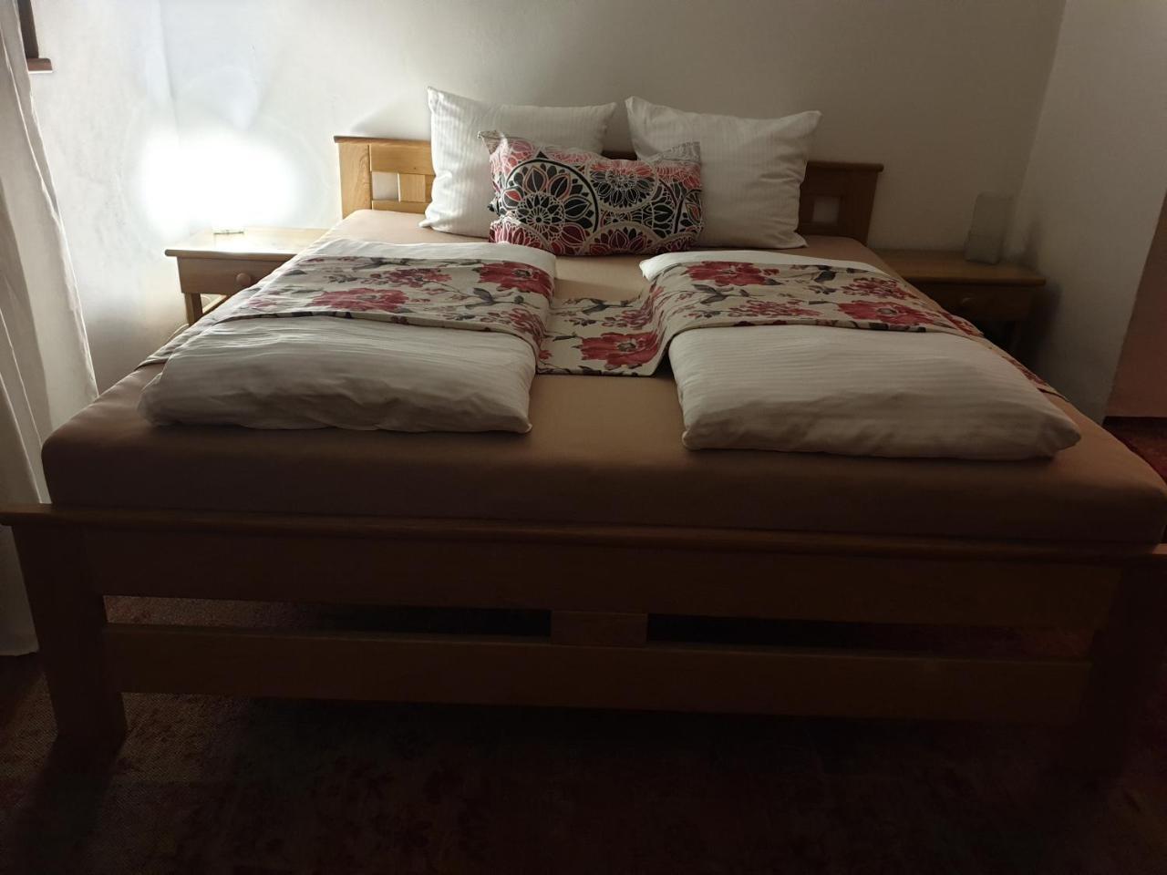 Hotel Koruna Rožnov pod Radhoštěm Esterno foto